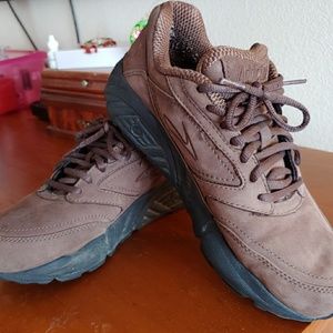 Brooks Mens 8.5 W Sneaker